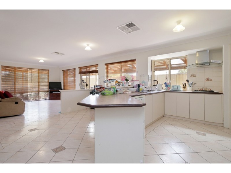 4 Shoalhaven Place, Waikiki WA 6169