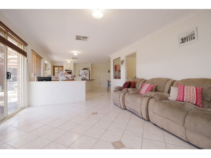 4 Shoalhaven Place, Waikiki WA 6169