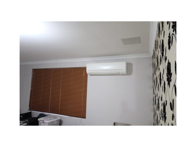 21 Silverhill Loop, Seville Grove WA 6112