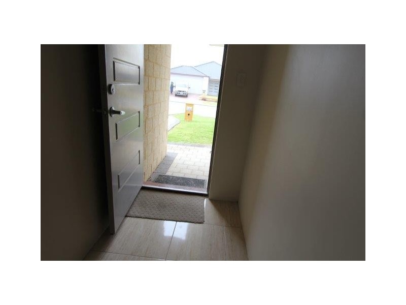 21 Silverhill Loop, Seville Grove WA 6112