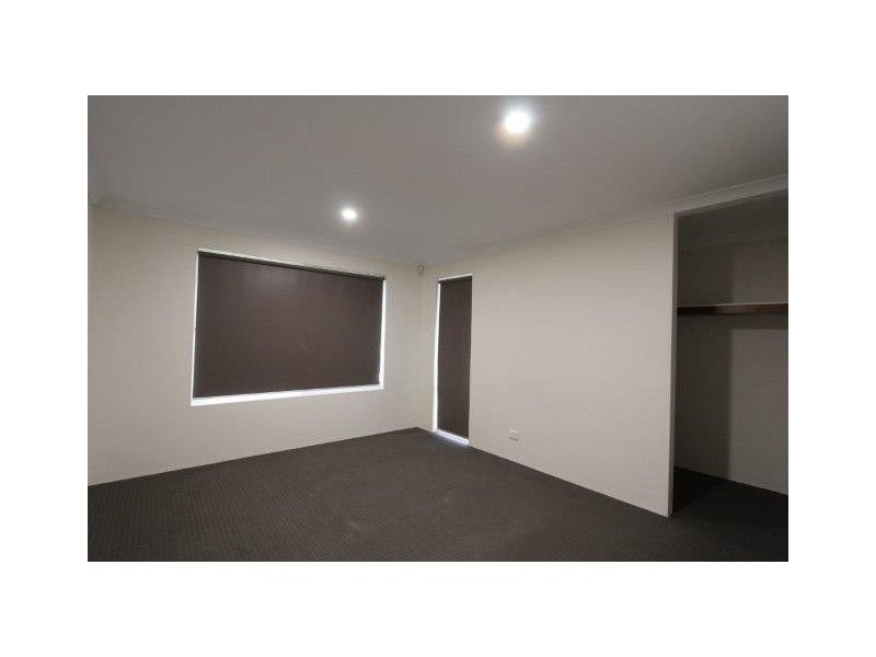 21 Silverhill Loop, Seville Grove WA 6112