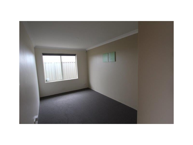 21 Silverhill Loop, Seville Grove WA 6112