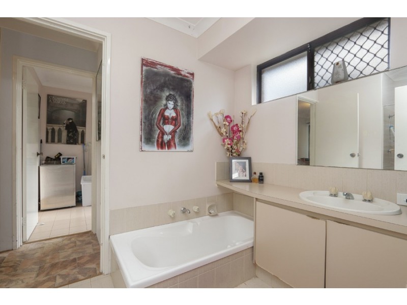63 Amherst Road, Swan View WA 6056