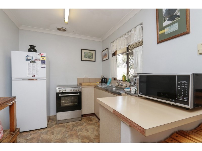 63 Amherst Road, Swan View WA 6056