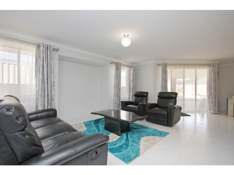 5 Castello Crescent, Byford WA 6122