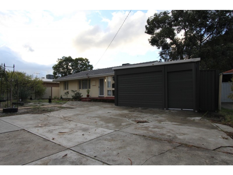 157 Third Avenue, Kelmscott WA 6111