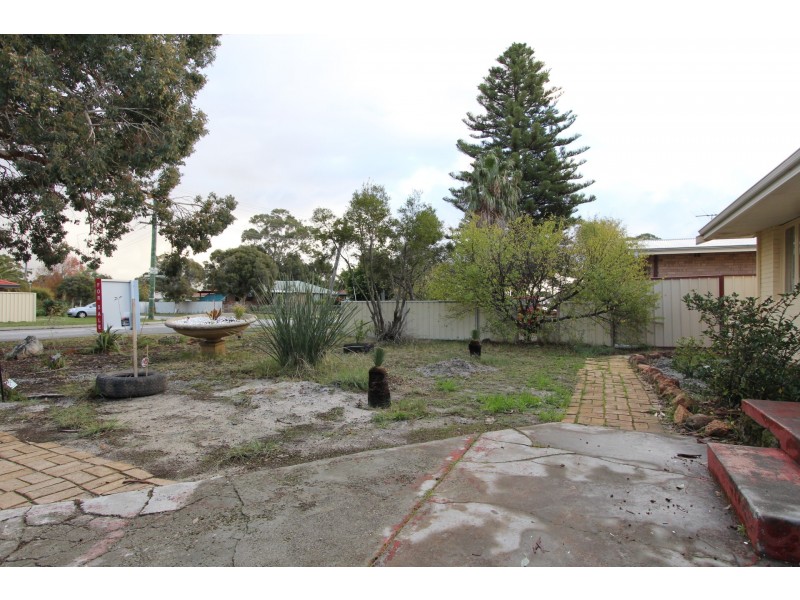 157 Third Avenue, Kelmscott WA 6111