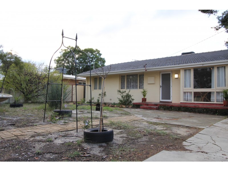 157 Third Avenue, Kelmscott WA 6111