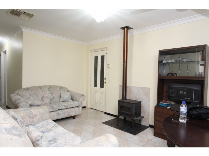 118 Railway Parade, Queens Park WA 6107