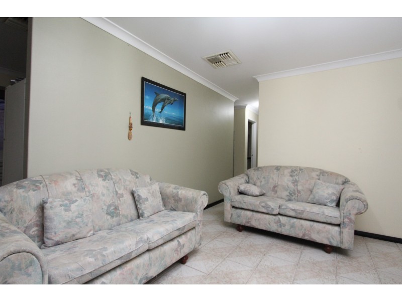 118 Railway Parade, Queens Park WA 6107