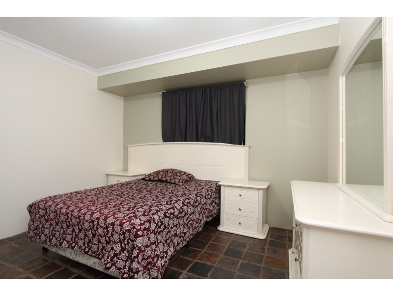 118 Railway Parade, Queens Park WA 6107