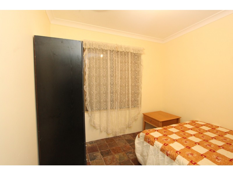 118 Railway Parade, Queens Park WA 6107