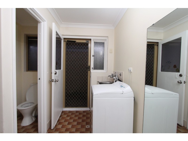 118 Railway Parade, Queens Park WA 6107