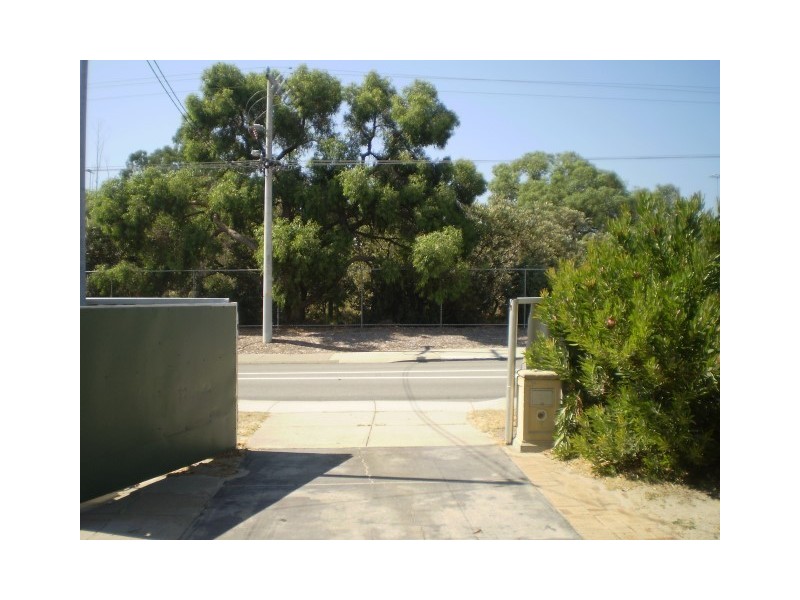 109 Third Avenue, Kelmscott WA 6111