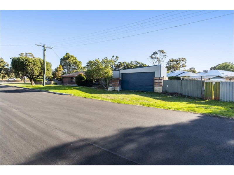 4 Tuck Street, Armadale WA 6112