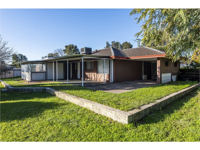 4 Tuck Street, Armadale WA 6112