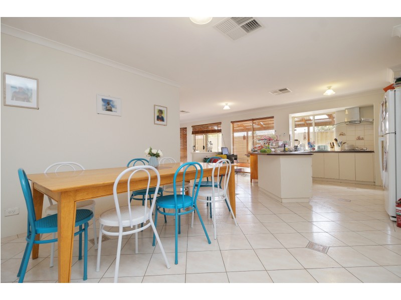 4 Shoalhaven Place, Waikiki WA 6169