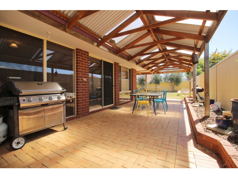 4 Shoalhaven Place, Waikiki WA 6169