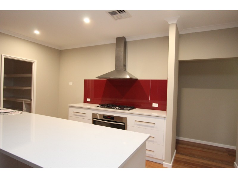 8 Surman Street, Byford WA 6122