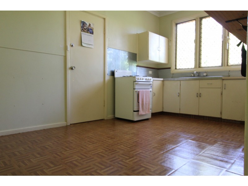 28 Robin Hood Avenue, Armadale WA 6112