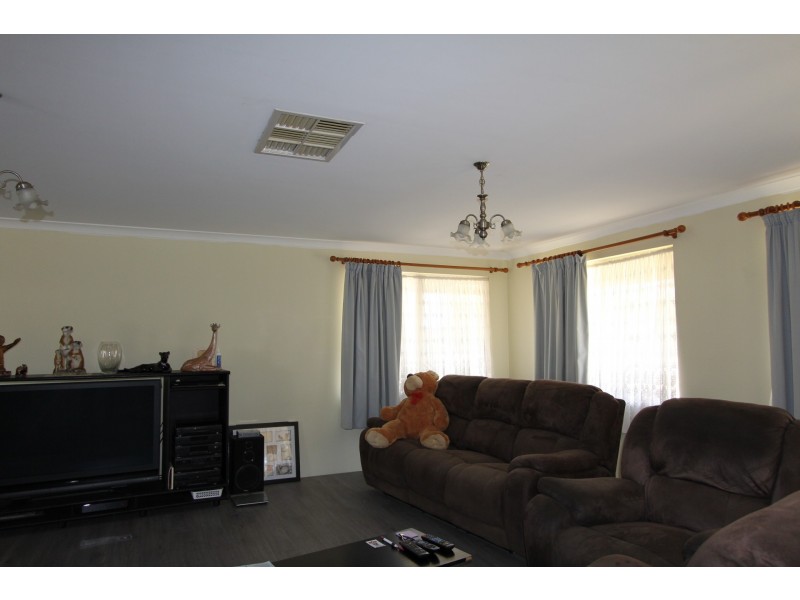 75 Kellet Drive, Darling Downs WA 6122