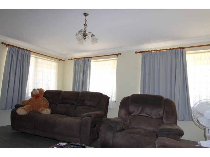 75 Kellet Drive, Darling Downs WA 6122