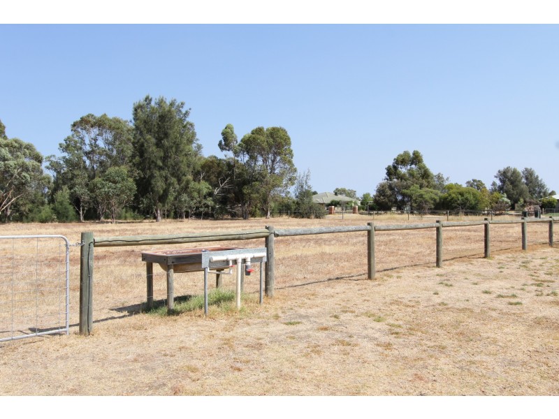75 Kellet Drive, Darling Downs WA 6122