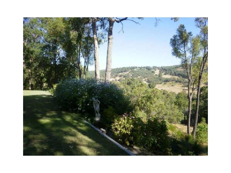 18 Calliandra Place, Roleystone WA 6111