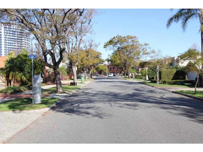 4 Forbes Road, Applecross WA 6153