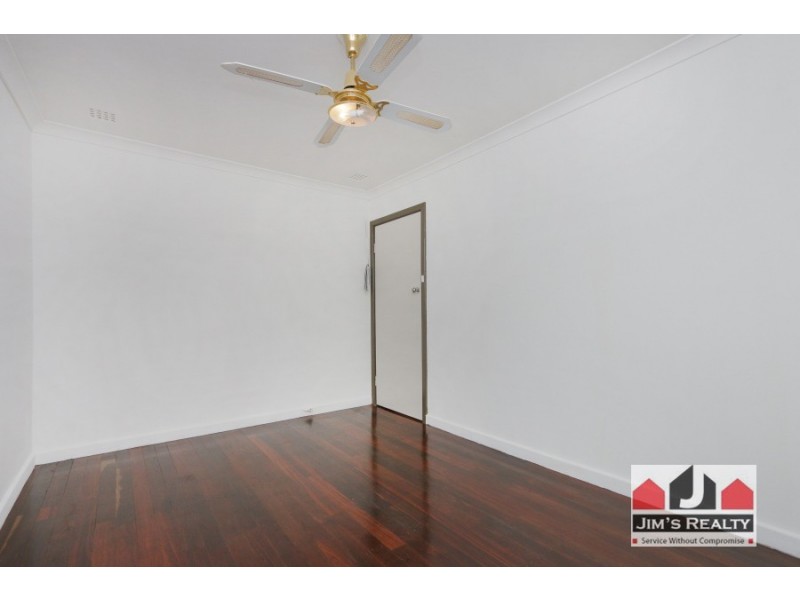 33 Hollybush Way, Kelmscott WA 6111