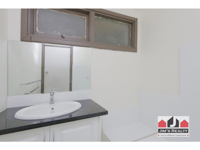 33 Hollybush Way, Kelmscott WA 6111