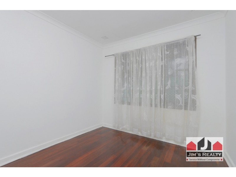 33 Hollybush Way, Kelmscott WA 6111