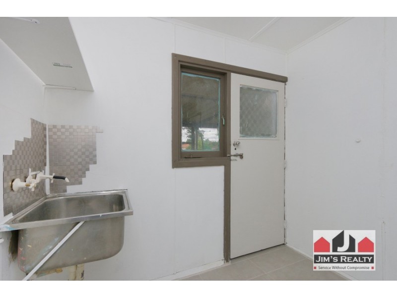 33 Hollybush Way, Kelmscott WA 6111