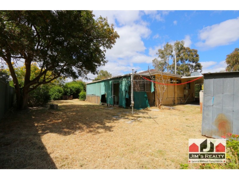 33 Hollybush Way, Kelmscott WA 6111