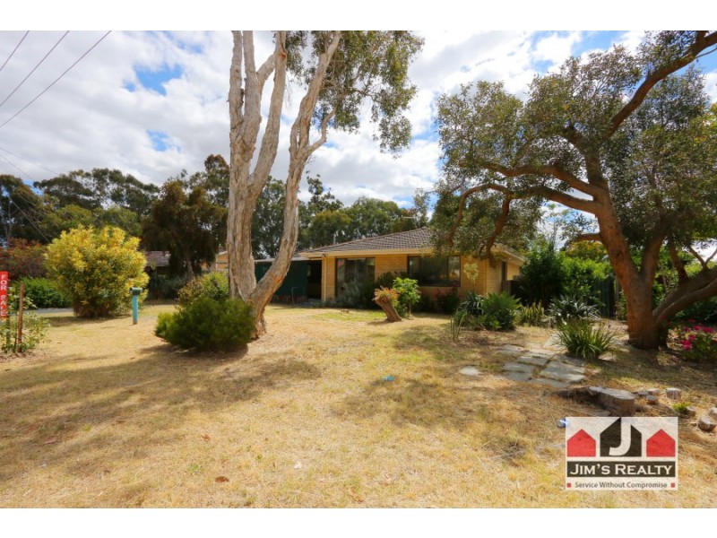 33 Hollybush Way, Kelmscott WA 6111