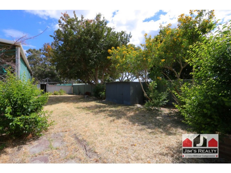 33 Hollybush Way, Kelmscott WA 6111