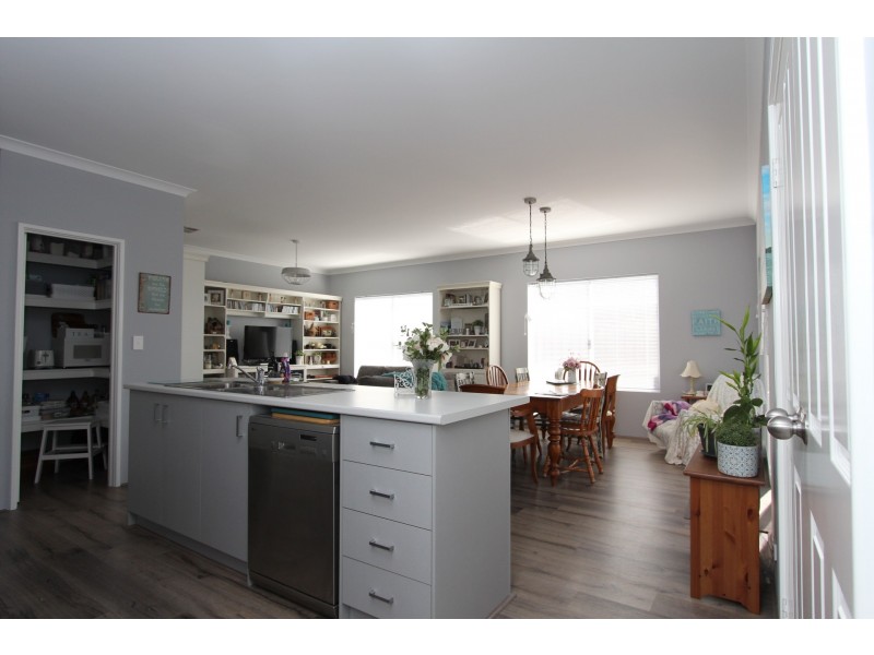 38 Brandeis Grove, Karnup WA 6176