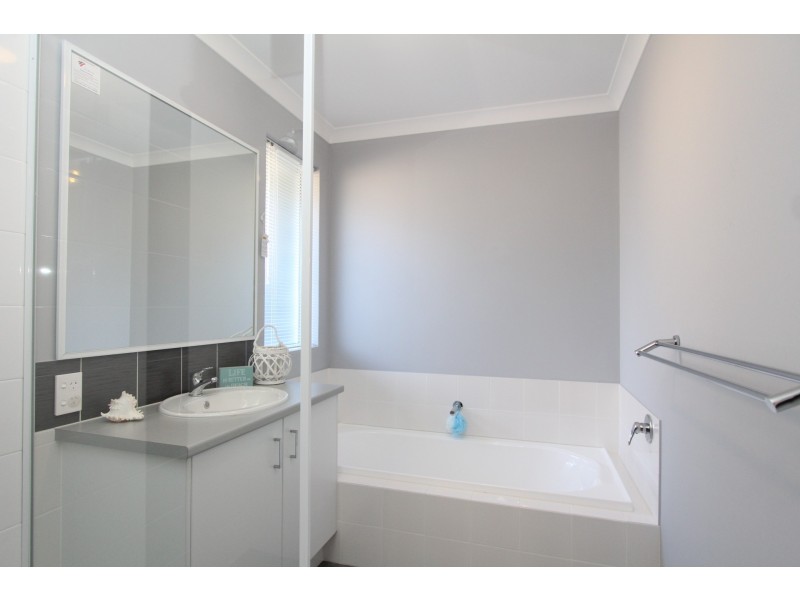 38 Brandeis Grove, Karnup WA 6176