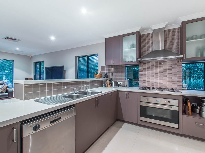 28 Carlow Circle, Waterford WA 6152