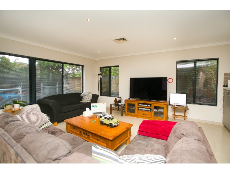 28 Carlow Circle, Waterford WA 6152