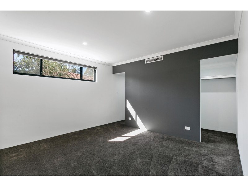 25 Riverton Drive West, Rossmoyne WA 6148