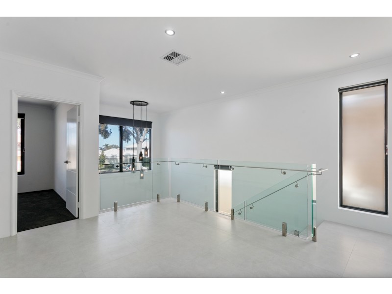 25 Riverton Drive, Rossmoyne WA 6148