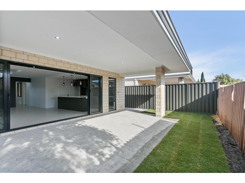 25 Riverton Drive, Rossmoyne WA 6148