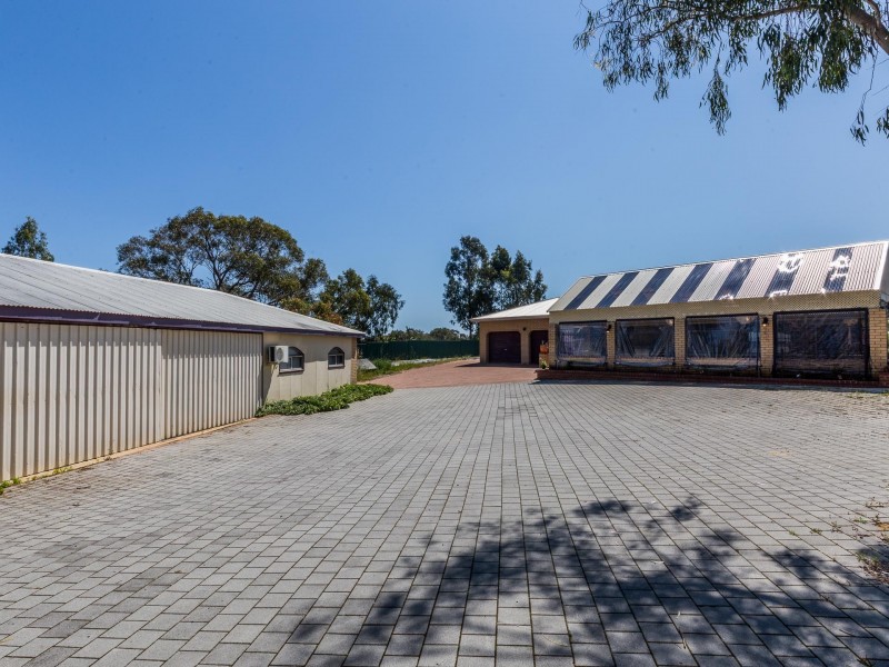 8 Banksia Court, Jandakot WA 6164