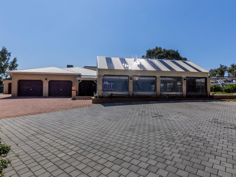 8 Banksia Court, Jandakot WA 6164