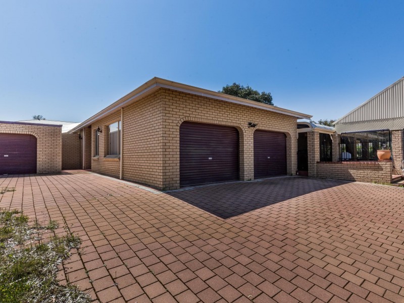 8 Banksia Court, Jandakot WA 6164