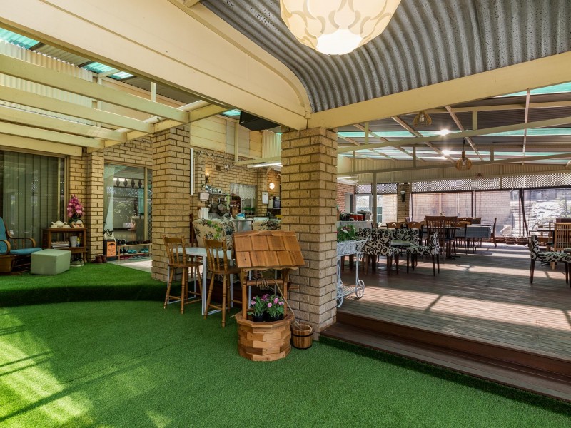 8 Banksia Court, Jandakot WA 6164