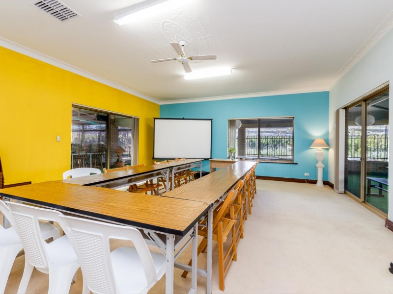 8 Banksia Court, Jandakot WA 6164