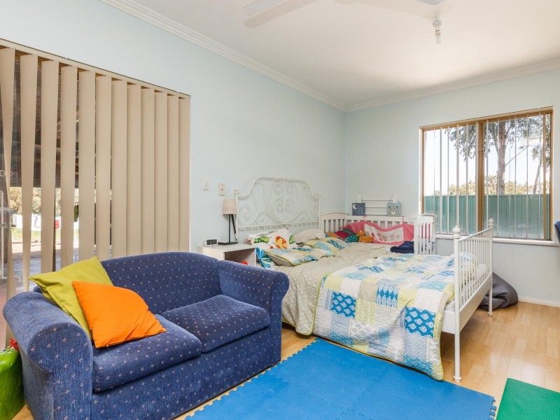 8 Banksia Court, Jandakot WA 6164