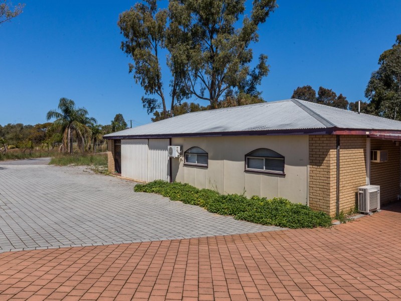 8 Banksia Court, Jandakot WA 6164